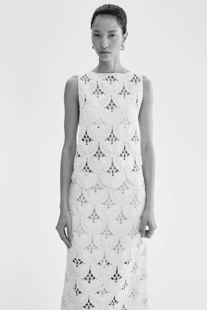 اتش اند ام بلوزة بظهر منخفض وتصميم يشبه الكروشيه