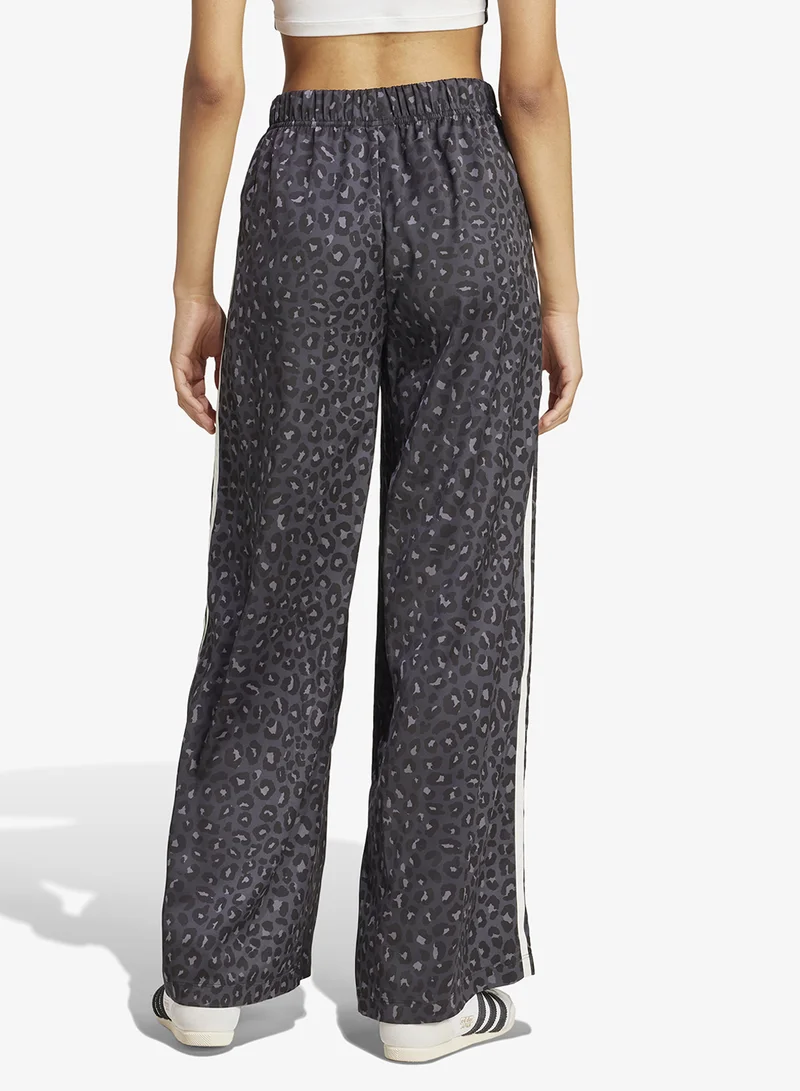 adidas Originals Essential Logo Wide Leg Sweatpants