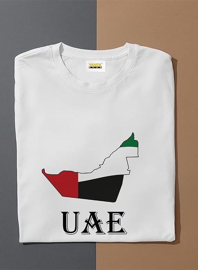 يانيك الإمارات العربية المتحدة خريطة العلم تي شيرت تصميم | تي شيرت سادة برقبة دائرية وأكمام قصيرة للجنسين | مصنوع من قطن BIOWASH الممشط بوزن 180 جرامًا لكل متر مربع - Image 3