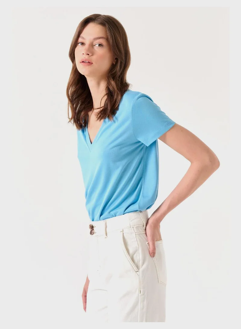 Jimmy Key V-Neck T-Shirt
