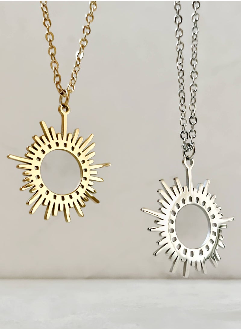Clé de Lune Empty Sun Pendant Necklace- Gold  - Image 3