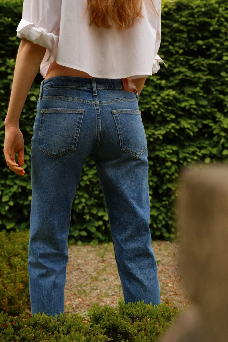 اتش اند ام جينز بخصر عادي وقصّة سلِم