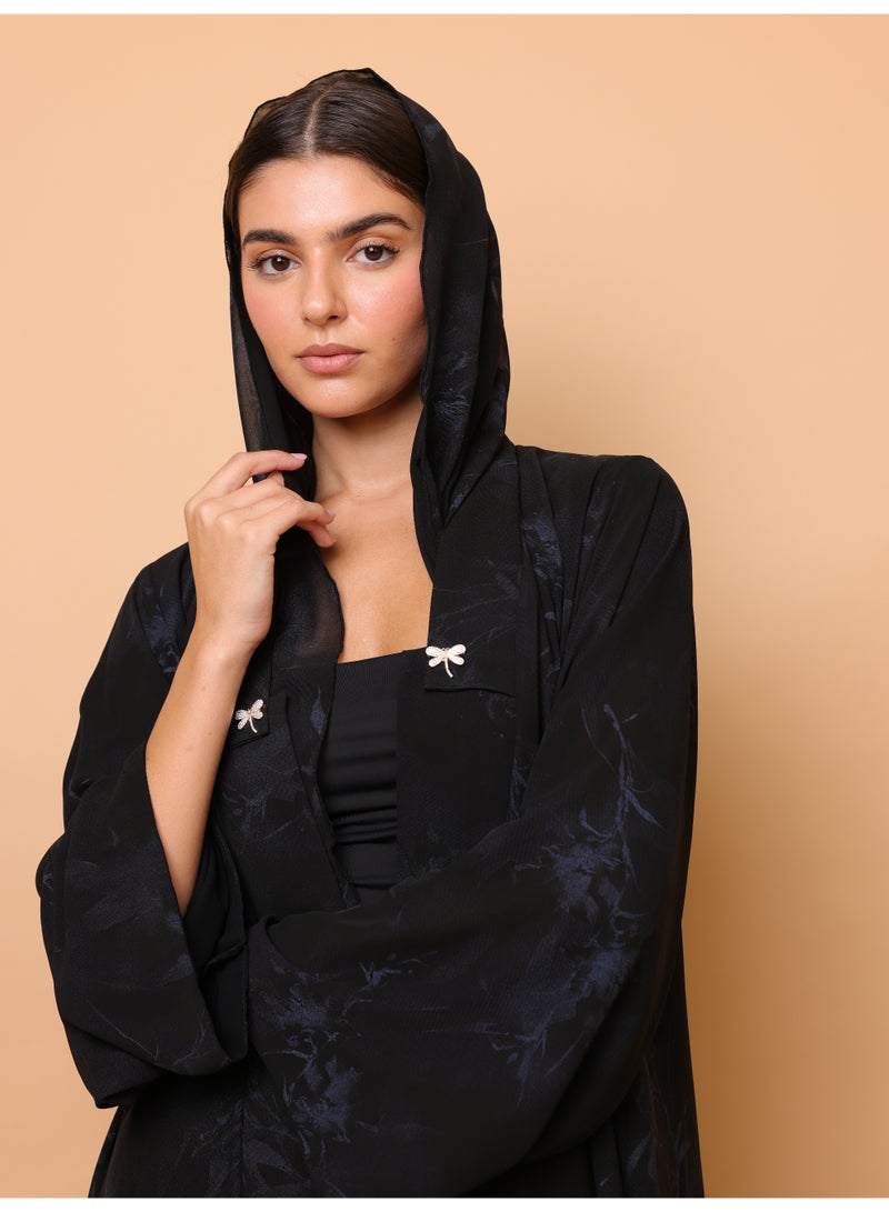 اكسا عباية سوداء مطبوعة بالورود - Image 2