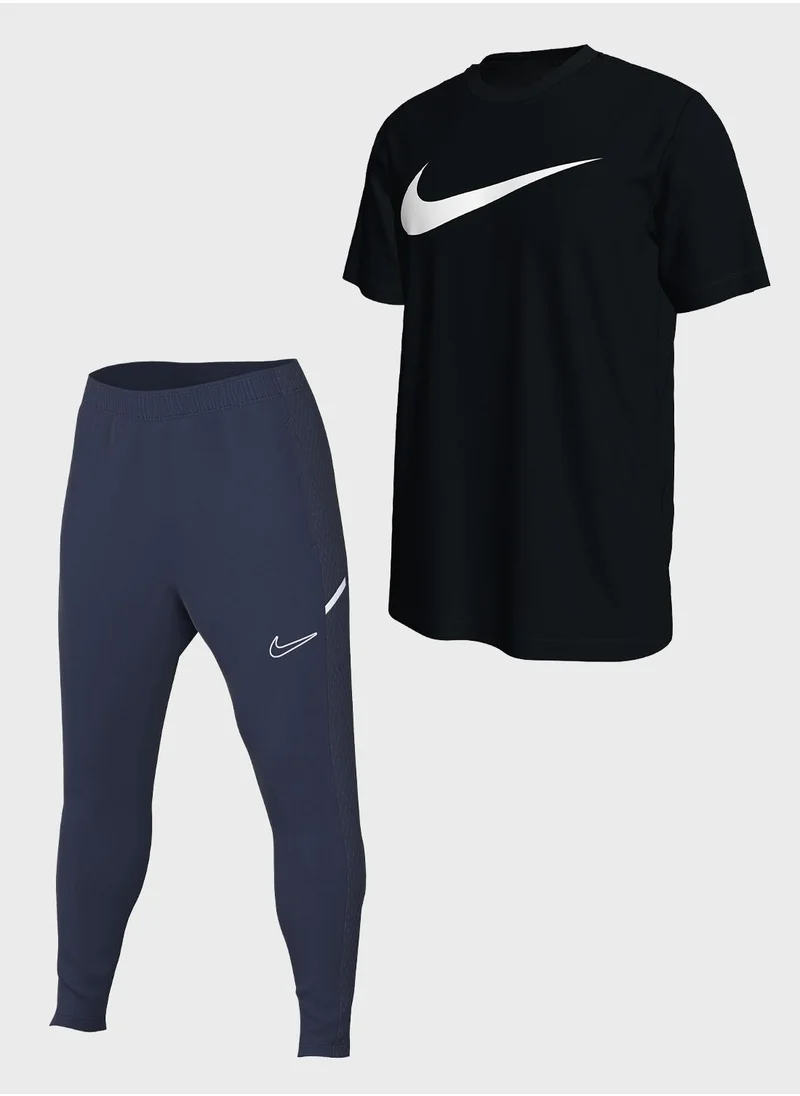 Nike nike tshirt & sweatpants combo
