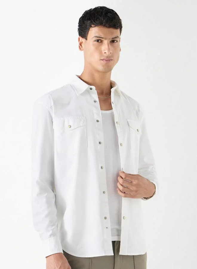 ايكونيك قميص سادة بقصّة عادية وجيوب وأكمام طويلة من أيكونيك