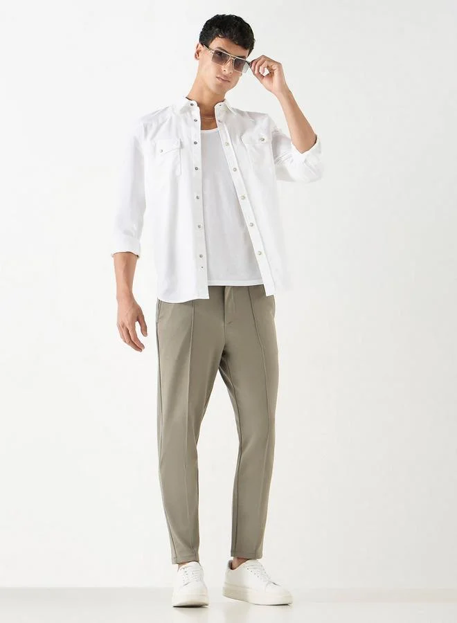 ايكونيك قميص سادة بقصّة عادية وجيوب وأكمام طويلة من أيكونيك