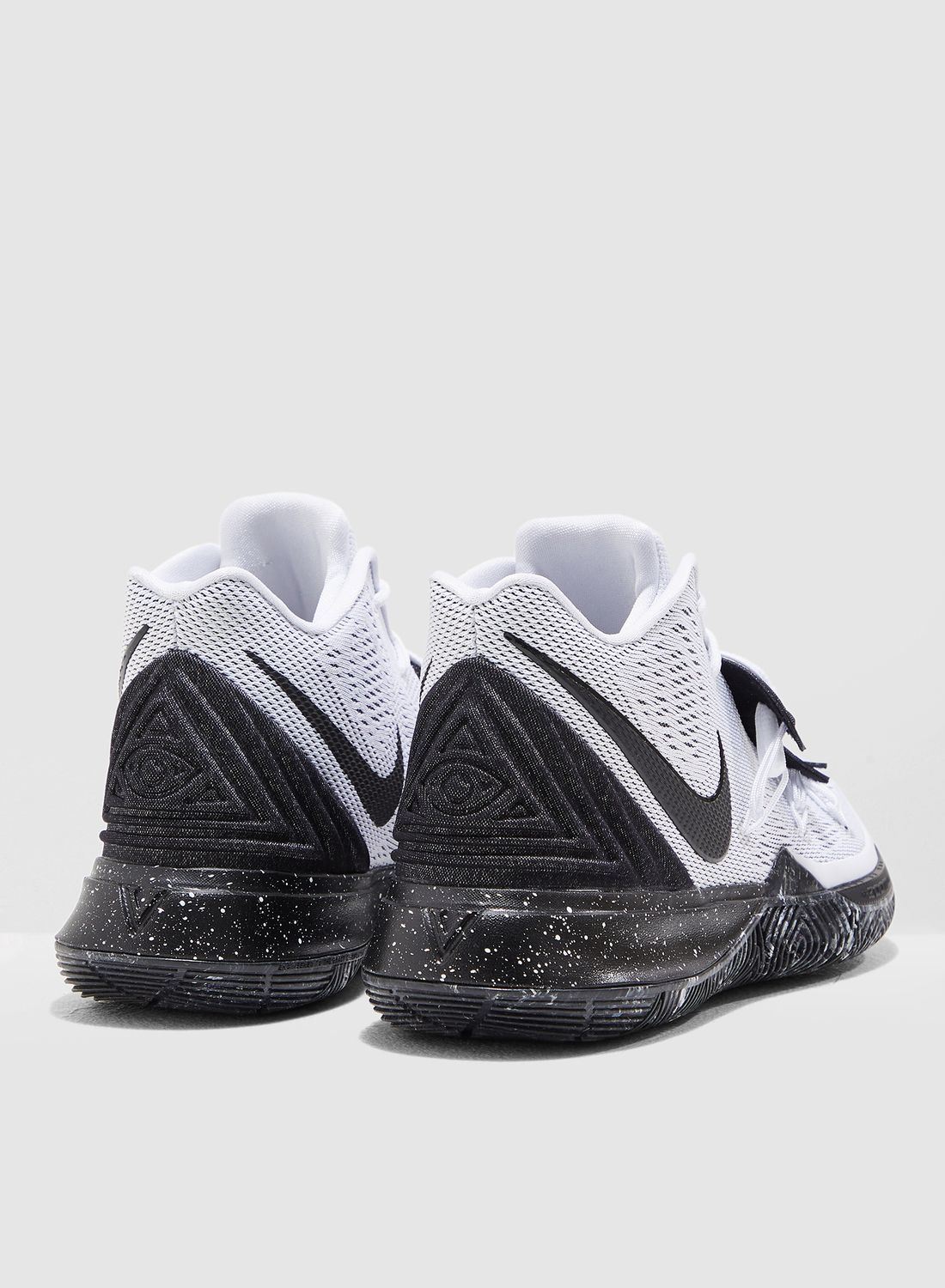 kyrie 5 white black