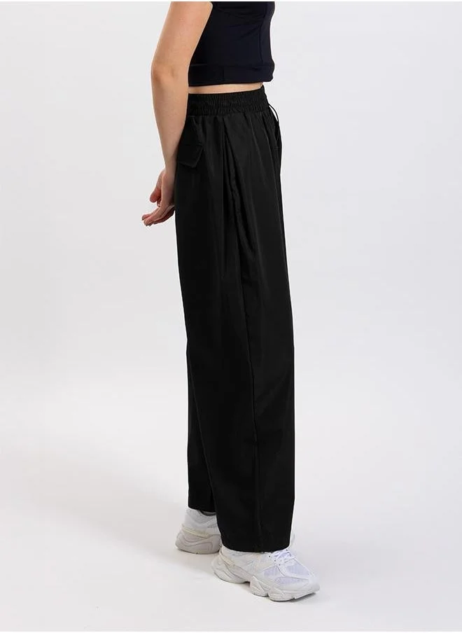 SHAPES OVERSIZED PARACHUTE PANTS