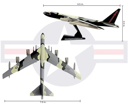 Daron Worldwide Trading B-52 Stratofortress Vehicle (1:300 Scale) - Image 3