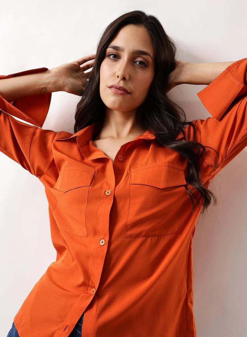 دينيس لينغو قميص نسائي سادة بأزرار من البولي كريب بلون الصدأ