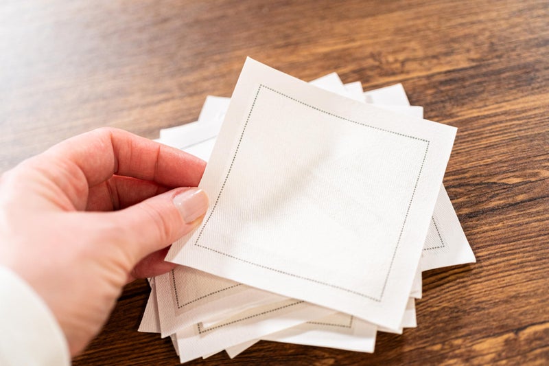 FIVE STAR NAPKINS مناديل كوكتيل قطنية من فئة خمس نجوم، مناديل مشروبات وحفلات - 4" × 4" للاستخدام الفردي (25 حزمة) بيضاء - Image 3