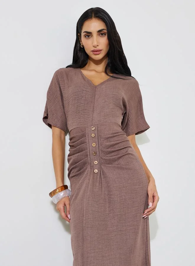 ستايلي Brown Solid Buttons and Ruched Details Maxi Dress