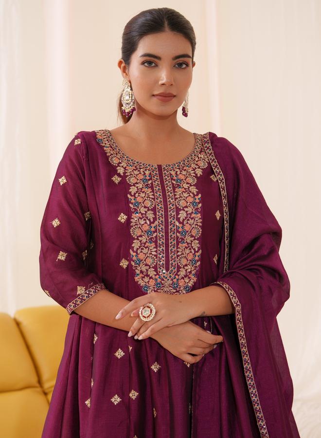 DW DW Floral Embroidered Kurta with Trousers and Dupatta Set  - Image 5