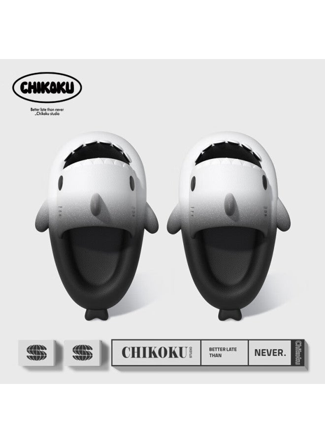 Chikoku Gradient Shark شبشب للرجال، ملابس صيفية للخارج، نعل سميك ناعم، للاستخدام المنزلي، مضاد للانزلاق، صندل أزياء للزوجين للنساء - Image 2