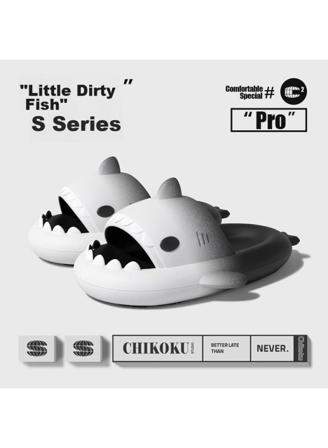 Chikoku Gradient Shark شبشب للرجال، ملابس صيفية للخارج، نعل سميك ناعم، للاستخدام المنزلي، مضاد للانزلاق، صندل أزياء للزوجين للنساء - Image 1