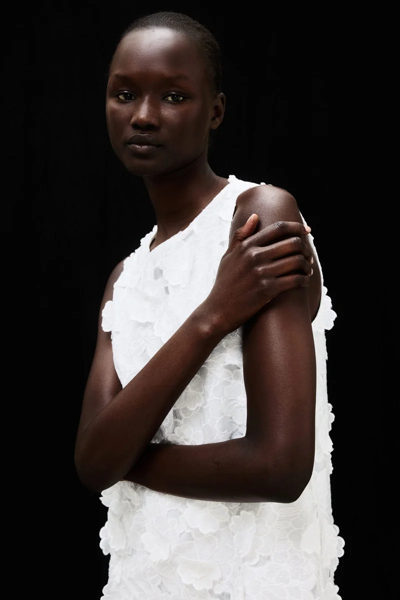 اتش اند ام فستان قصير مزخرف من مزيج الكتان