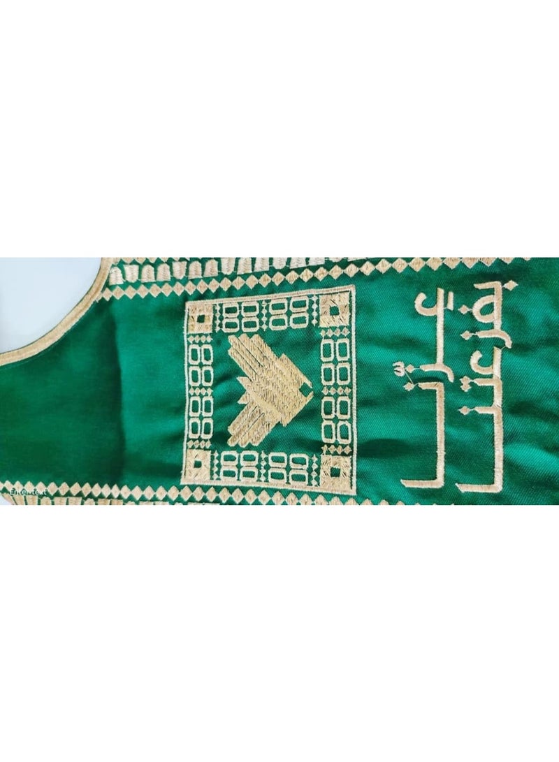 هدايا تذكارية عربية اليوم الوطني السعودي | ساتان أخضر زمردي مع تطريز ذهبي فاخر عزنا بطبعنا | الخط العربي وشعار شجرة النخيل والسيوف | شرابات أنيقة ووشاح تراثي واحتفالات ثقافية - Image 5