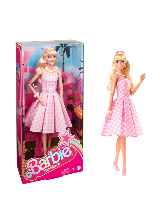 باربي The Movie Doll, Margot Robbie as Barbie, Collectible Doll Wearing Pink and White Gingham Dress with Daisy Chain Necklace