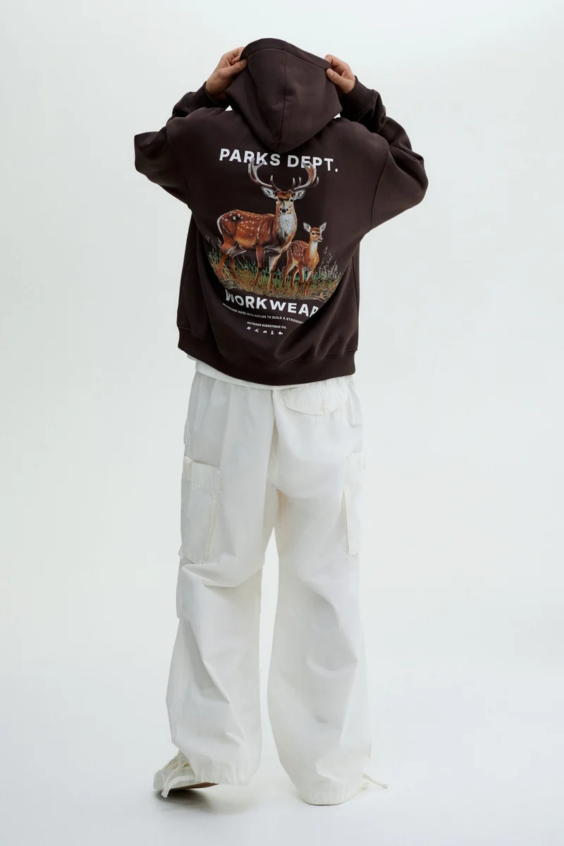 اتش اند ام هودي بقصّة مريحة مزين بطبعات