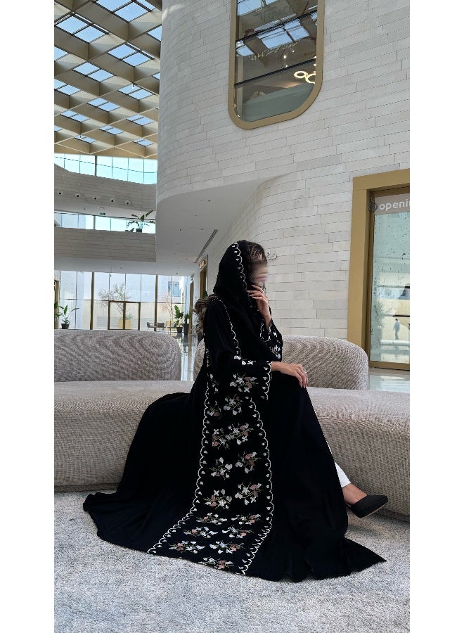 آية MW1604 عباية سوداء بتطريز ورود على الجوانب - Image 1