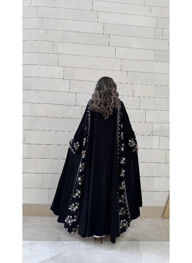 آية MW1604 عباية سوداء بتطريز ورود على الجوانب - Image 3