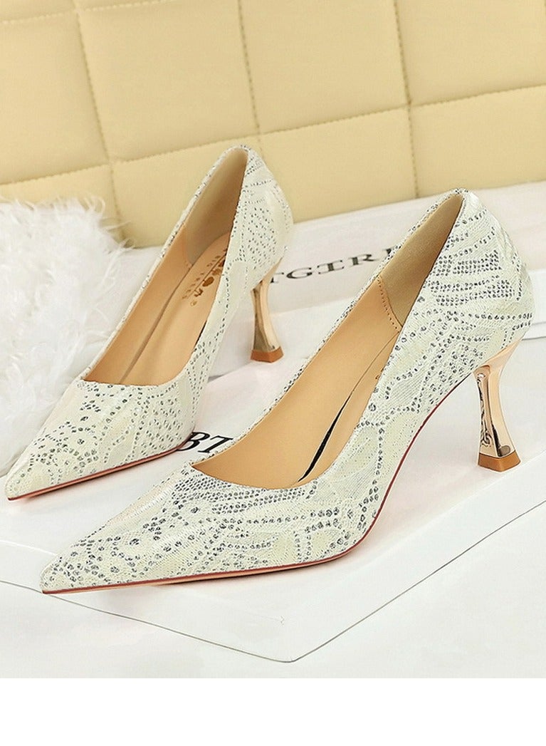 بيج تري مضخات الدانتيل المتوهجة للمرأة أشارت إلى إصبع القدم المغلق كعب عالي 7CM كريم أبيض - Image 1