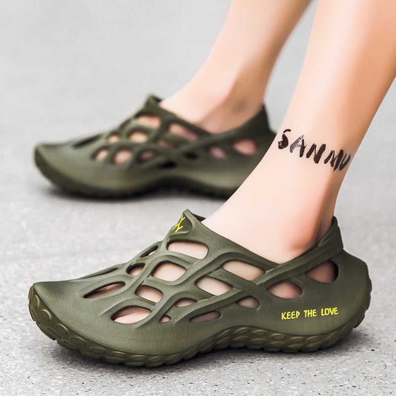 2026 Summer New Soft Sole Large Size Clog Shoes for Men, Closed Toe, Hollowed Out, Breathable, Slip-On Beach and River Shoes