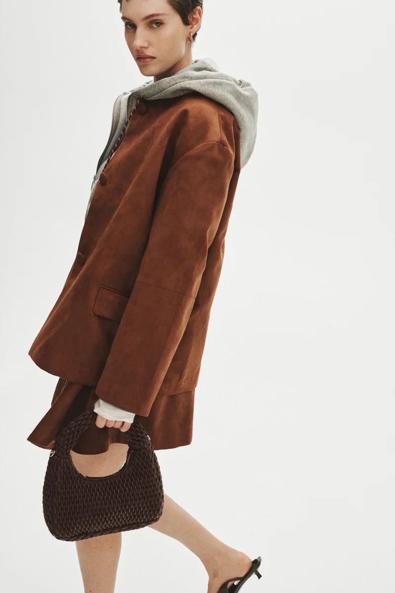 اتش اند ام تنورة ميني بحافة واسعة