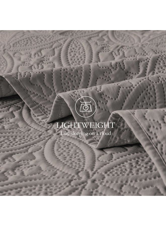 WURUIBO Full/Queen Quilt Set Dark Gray, Microfiber Lightweight Bedspreads, Ultrasonic Embossed Solid Coverlet, Thin Bedding Set for All Season, Soft Breathable Bed Cover(1 Quilt, 2 Pillow Shams) - Image 5