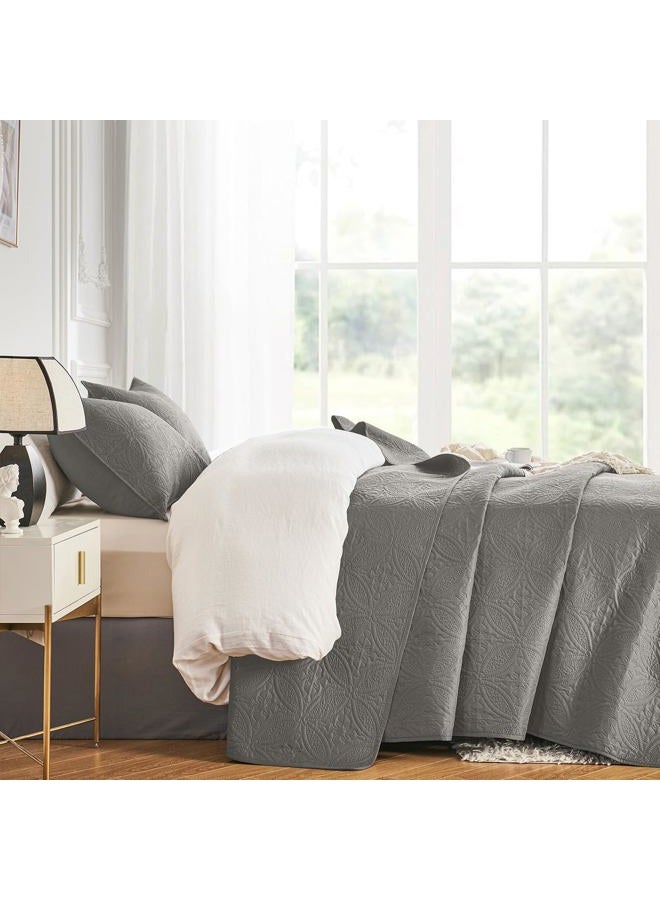 WURUIBO Full/Queen Quilt Set Dark Gray, Microfiber Lightweight Bedspreads, Ultrasonic Embossed Solid Coverlet, Thin Bedding Set for All Season, Soft Breathable Bed Cover(1 Quilt, 2 Pillow Shams) - Image 3