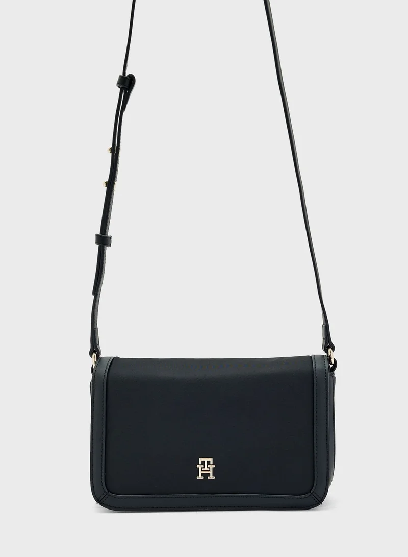 TOMMY HILFIGER Essential Flap Over Crossbody Bag