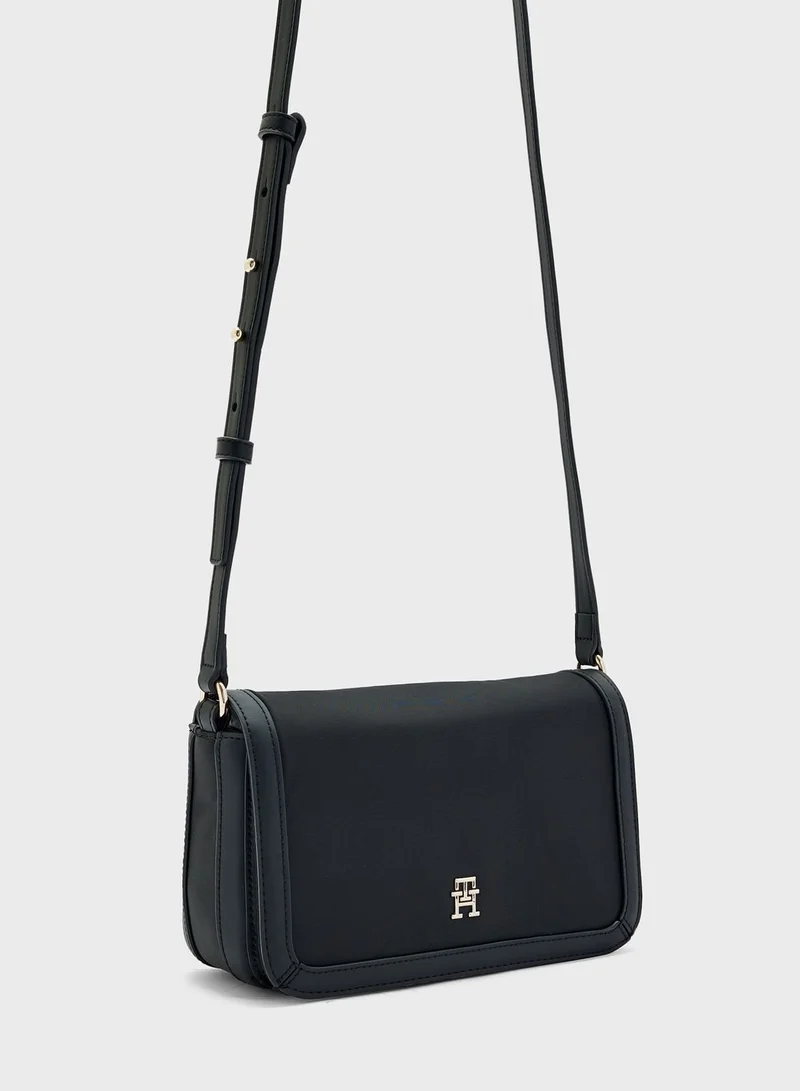 TOMMY HILFIGER Essential Flap Over Crossbody Bag