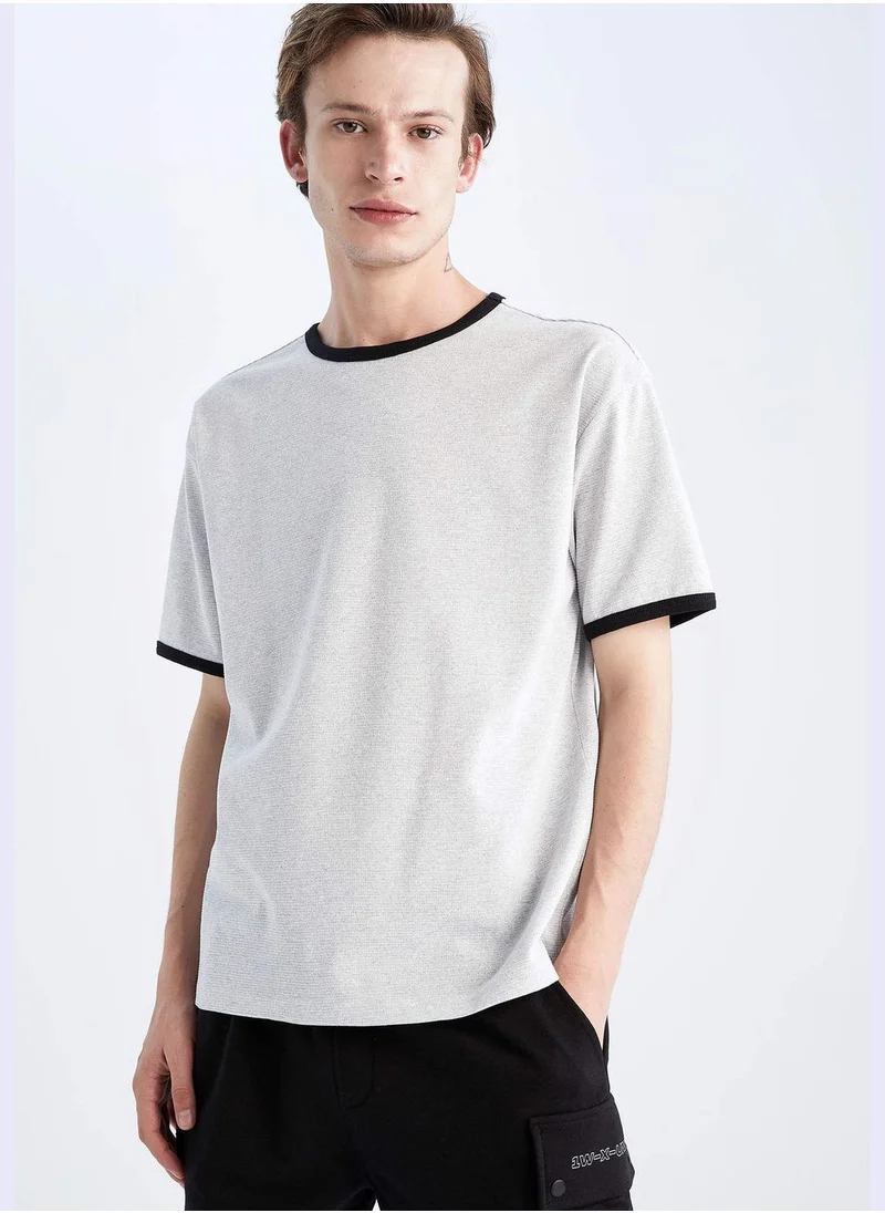 DeFacto Man Box Fit Crew Neck Short Sleeve T-Shirt