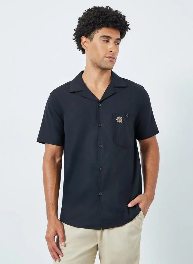 ستايلي قميص بياقة ريزورت من مزيج الكتان بقصة مريحة