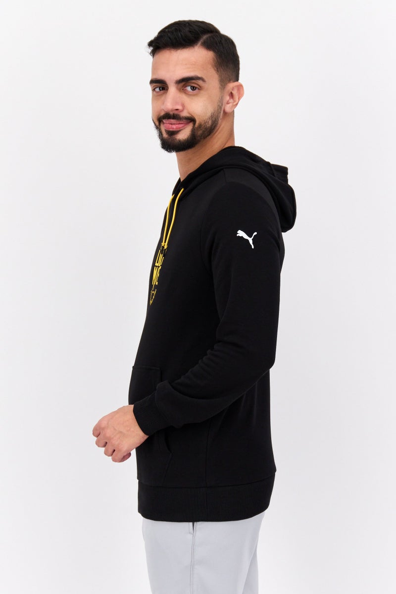 PUMA هودي رجالي بطباعة جرافيك بأكمام طويلة، أسود - Image 4