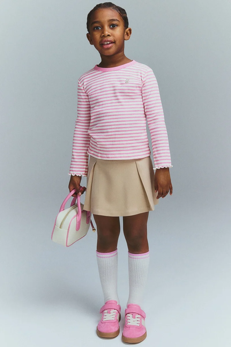 اتش اند ام بلوزة جيرسيه بتفاصيل مُطرزة