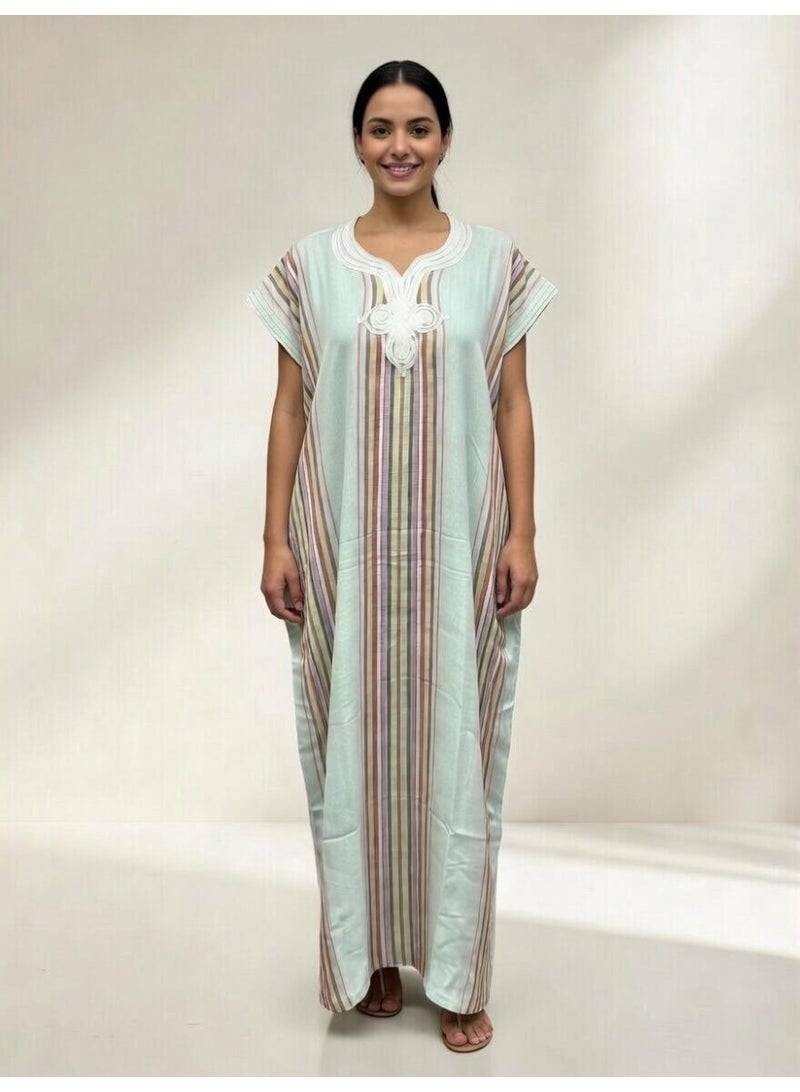 فستان ماكسي مغربي نسائي كاجوال، بتصميم بوهيمي مطرز باللون الأبيض، وخطوط ملونة، مقاس واحد يناسب معظم الأحجام. - Image 2