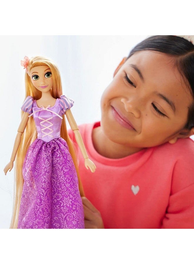 ديزني ستور دمية أميرة ديزني الكلاسيكية الرسمية من متجر ديزني (رابونزل من فيلم رابونزل)، 11 بوصة، تتضمن فرشاة بتفاصيل مصبوبة، لعبة قابلة للتعديل بالكامل بزي كلاسيكي - ألعاب أميرات ديزني للبنات - Image 4