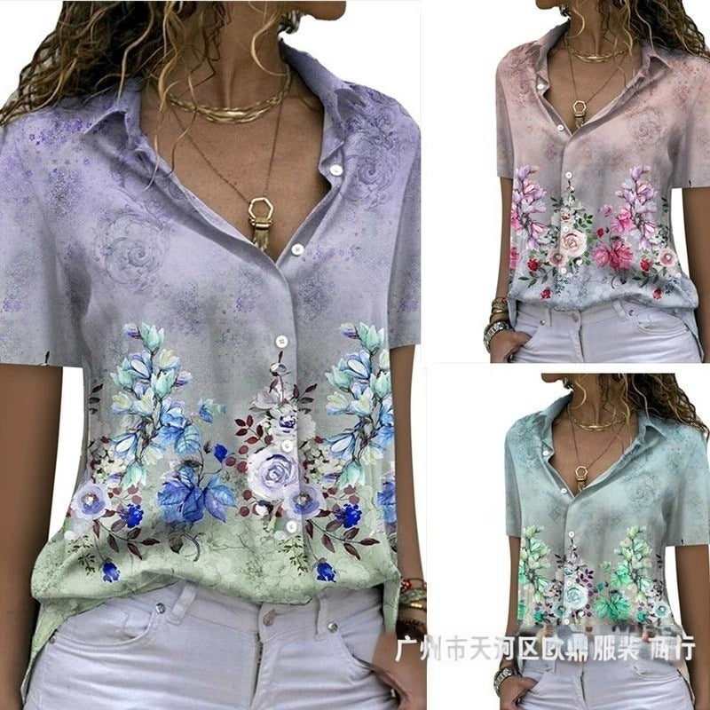 بلوزة نسائية مطبوعة بأكمام قصيرة وياقة مطوية وزر واحد - Image 1