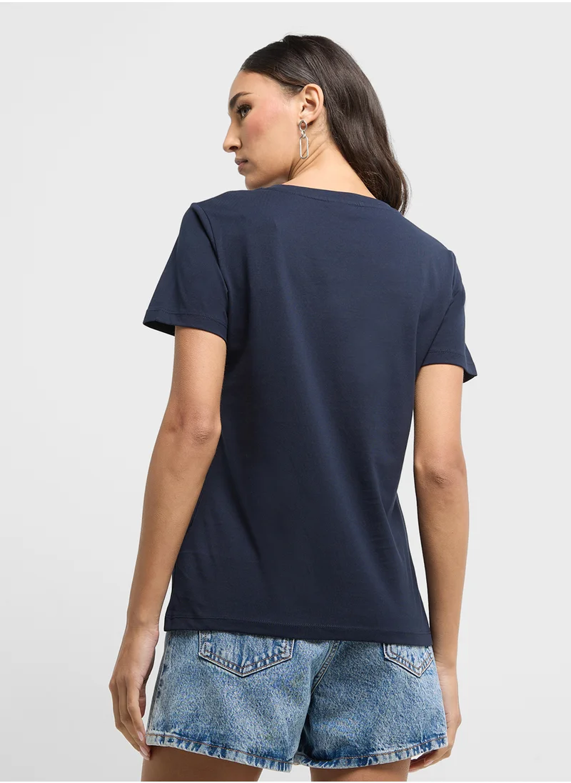 GUESS Crew Graphic T-Shirt