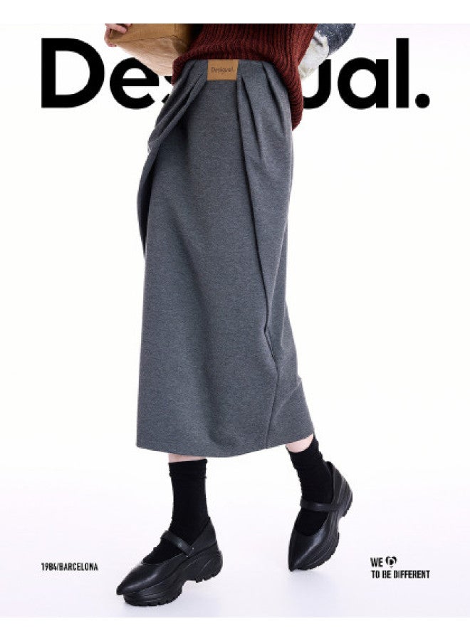 DESIGUAL مجموعة جديدة خريف/شتاء 2025 تنورة مطوية متعددة الطبقات مزينة بشارة جلدية غير متساوية مرنة - Image 1