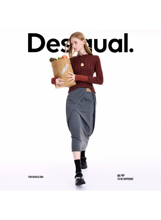 DESIGUAL مجموعة جديدة خريف/شتاء 2025 تنورة مطوية متعددة الطبقات مزينة بشارة جلدية غير متساوية مرنة - Image 5