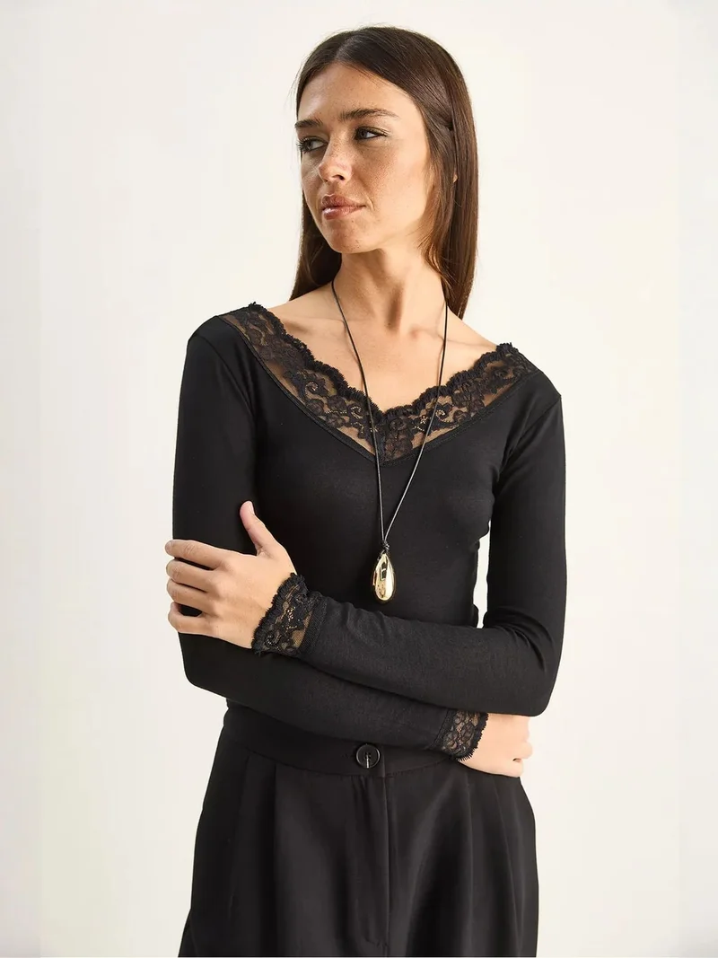 Bianco Lucci LUCCI Lace V-neck Long-sleeve Blouse