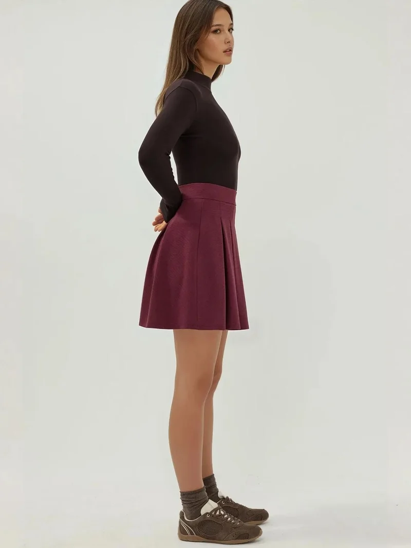 زوبعة تنورة قصيرة مطوية بسحاب