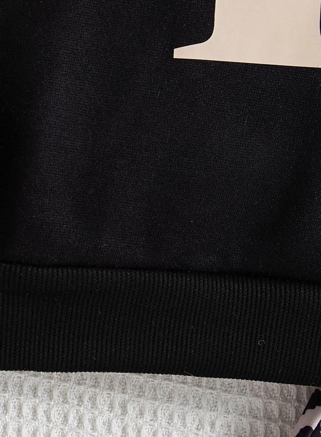 تايك تو طقم بناتي قطعتين سويت شيرت بأكمام طويلة بطبعة جرافيك مع بنطلون بطبعة نمر - Image 4