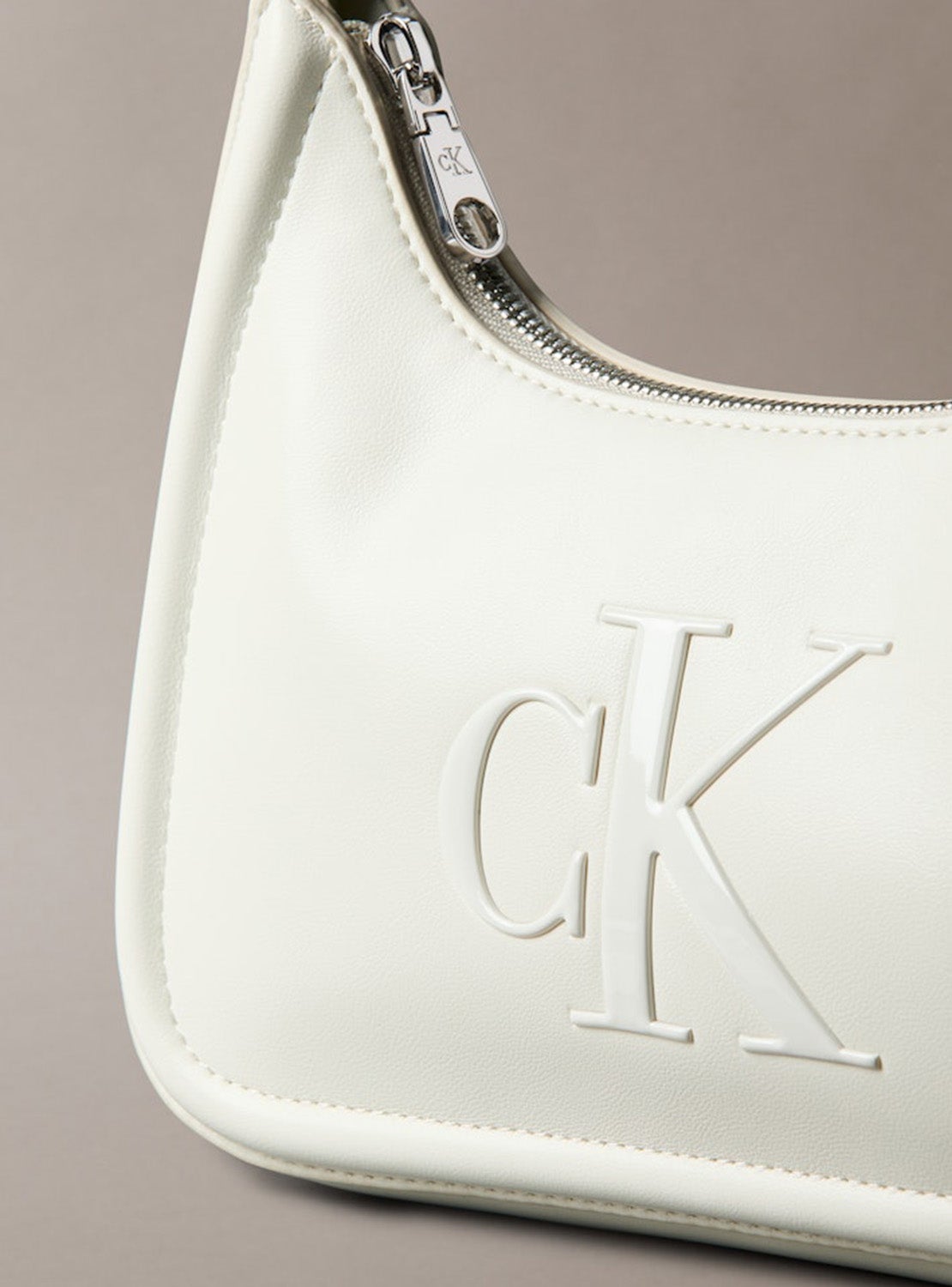 حقيبة كتف صغيرة