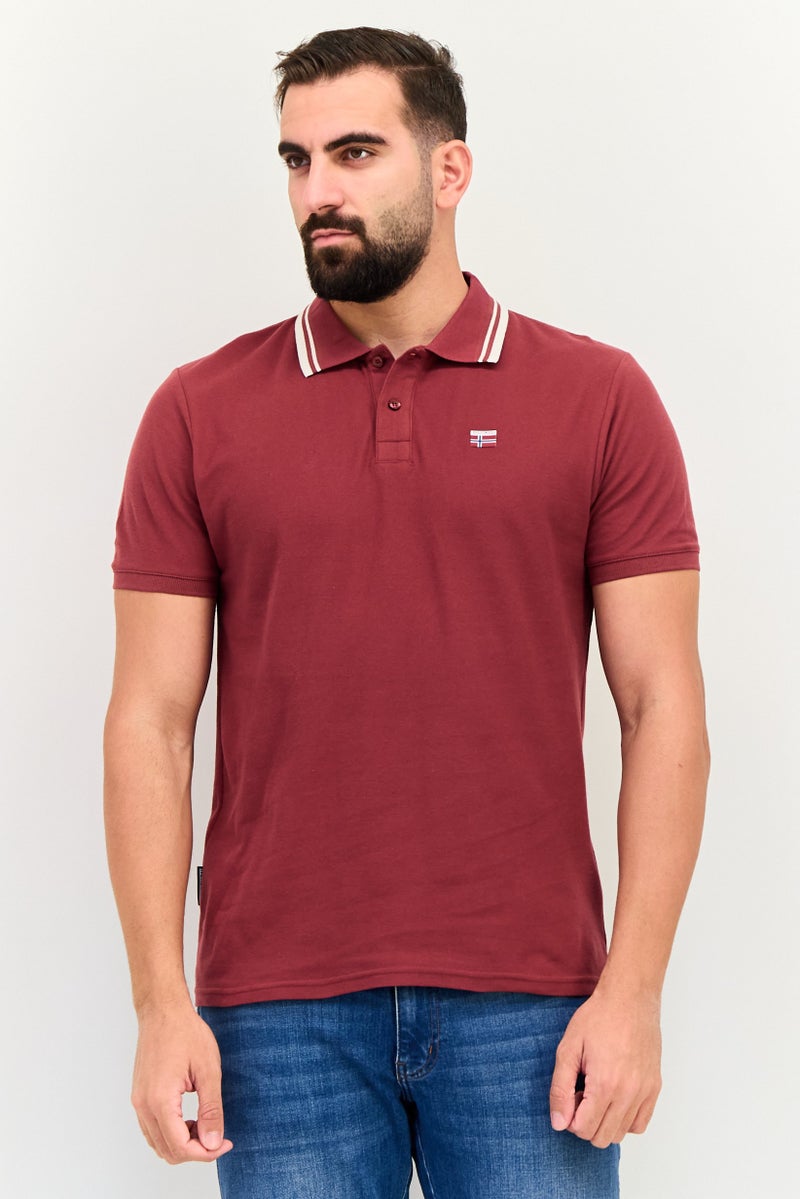 Nordland قميص بولو قصير الأكمام بتصميم عادي للرجال بشعار العلامة التجارية، مارون داكن - Image 1