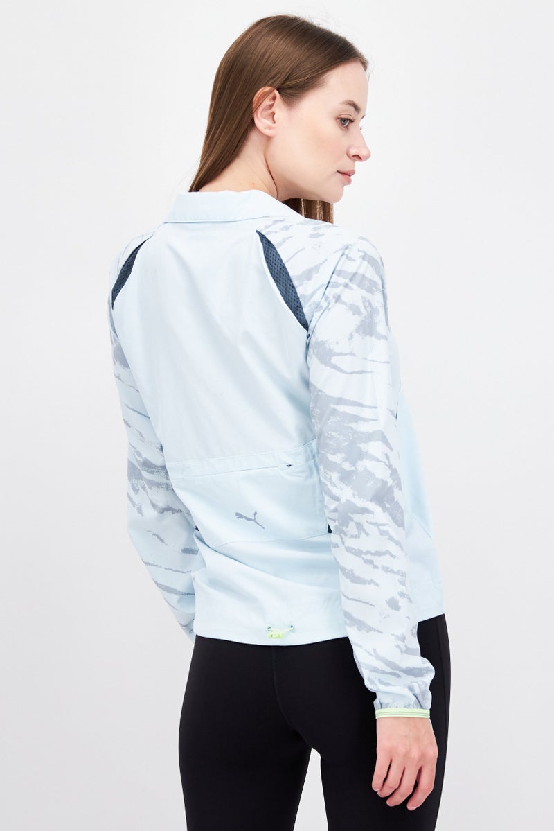 PUMA جاكيت واقي من الرياح للنساء، لون أزرق فاتح - Image 3