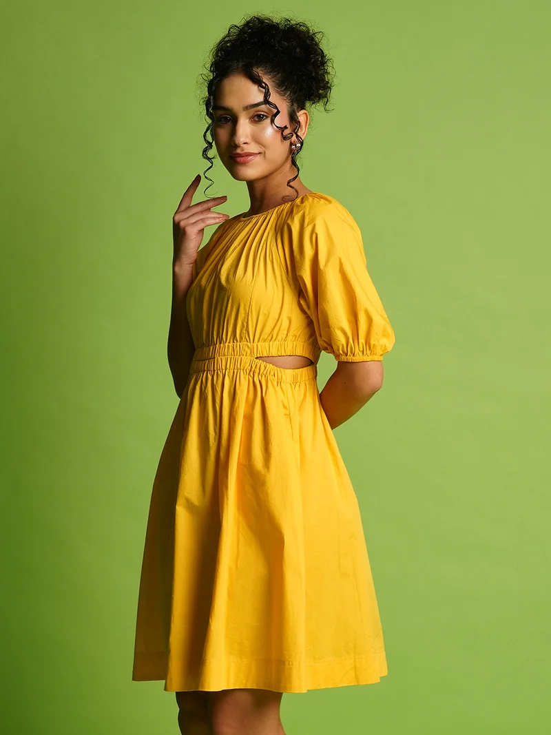 جلو باص فستان جلوبس نسائي بأكمام منفوشة وخصر بفتحات وربطة، بطول الركبة