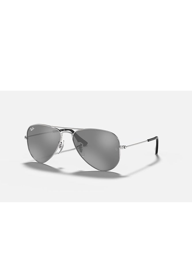 Ray-Ban Ray-Ban Pilot Lens Sunglasses UV Lenses with Sliver Frames  - Image 2
